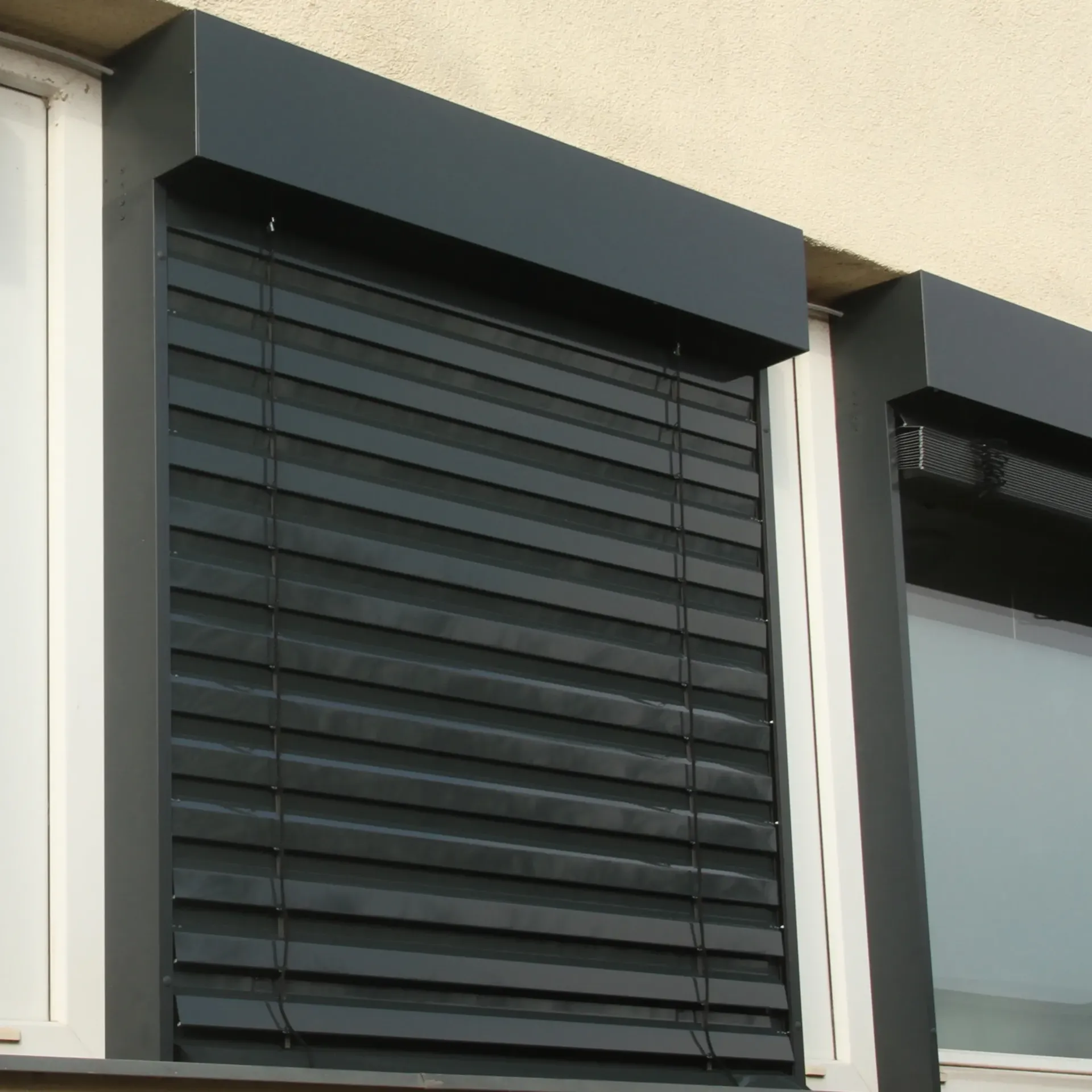 Alumínium zsaluzia, önhordó szerkezet, Z90-es lamellával (80-120 cm-ig)