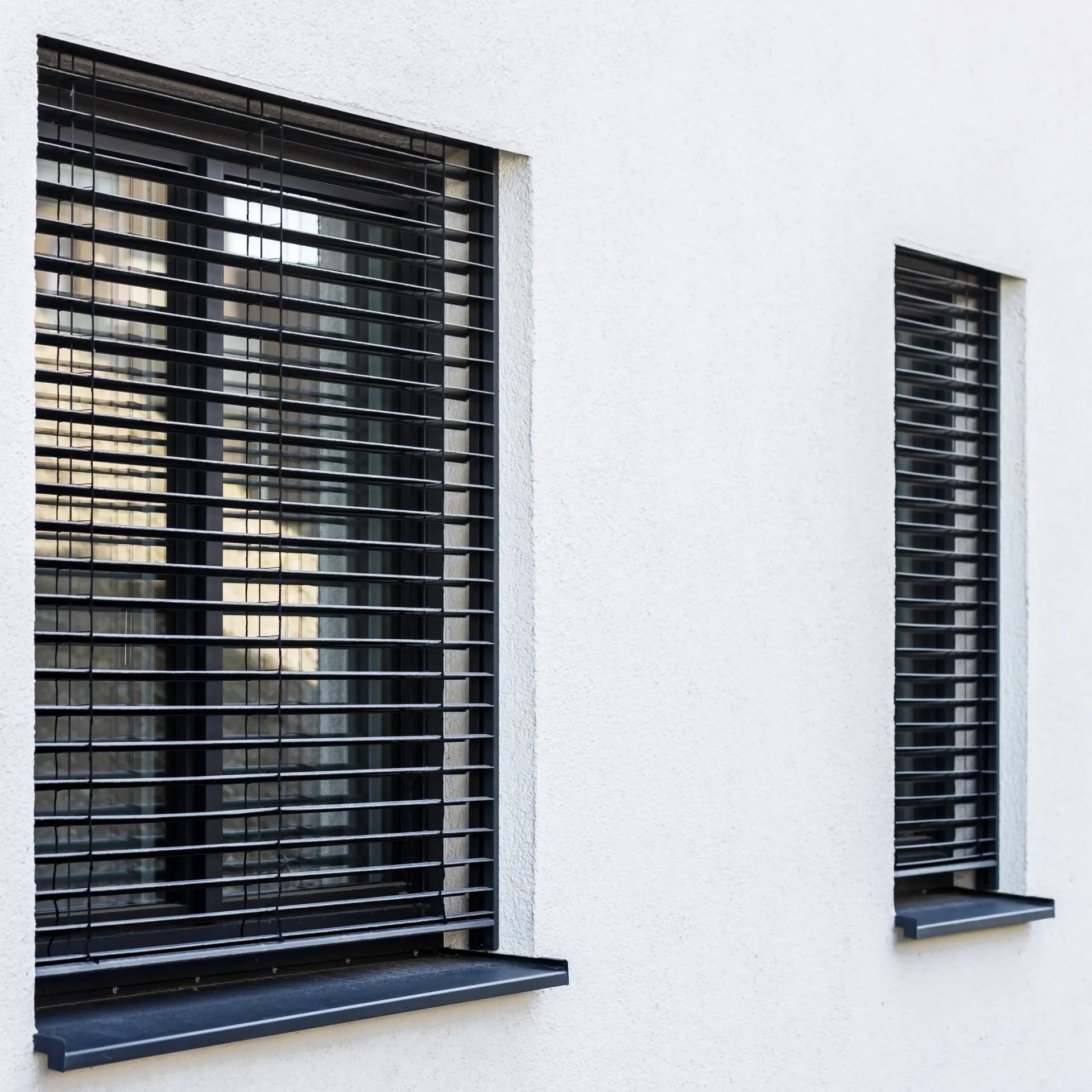 Alumínium zsaluzia, vezetősínes megvezetéssel, C80-as alapáras lamellával (80-120 cm-ig)