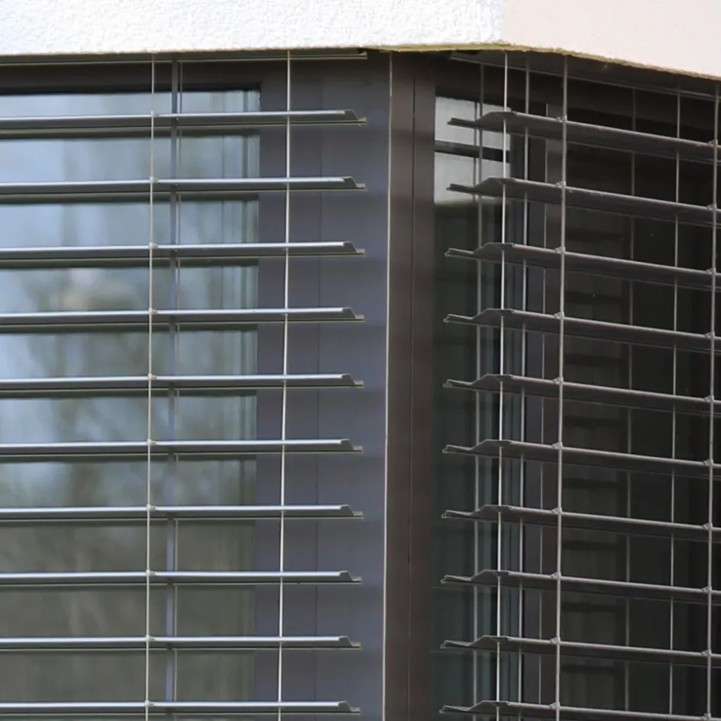 Alumínium zsaluzia, bowdenes megvezetéssel, Z90-es alapáras lamellával (80-120 cm-ig)